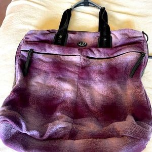 Lululemon Fast In Flight travel tote